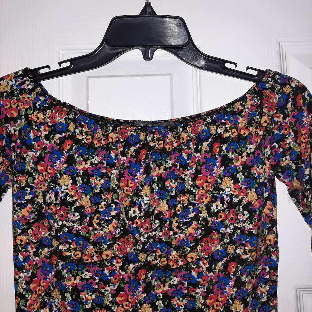Quarter sleeve off the shoulders shirt